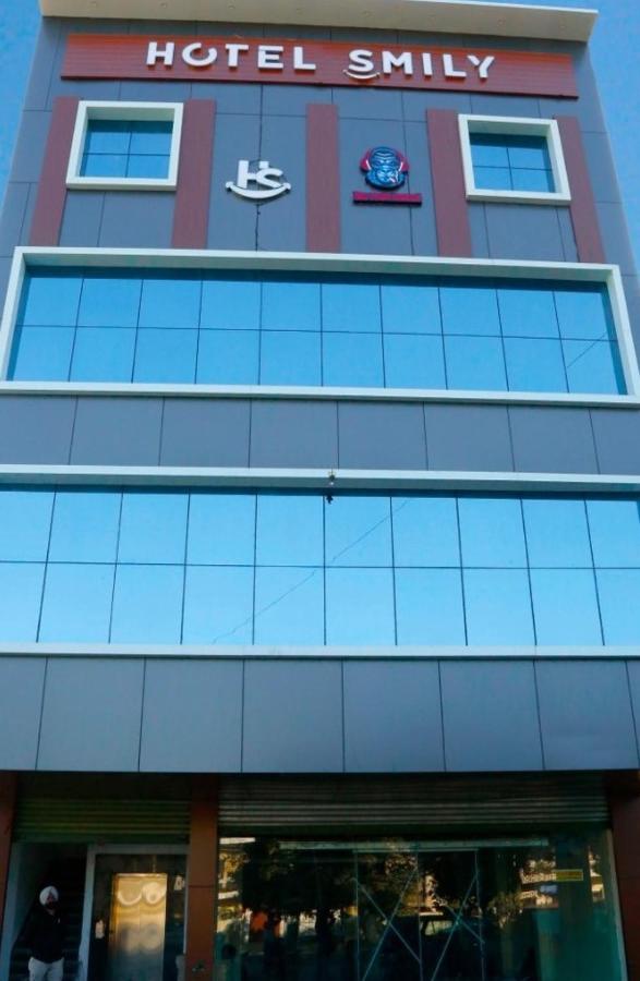 לודהיאנה Hotel Smily מראה חיצוני תמונה
