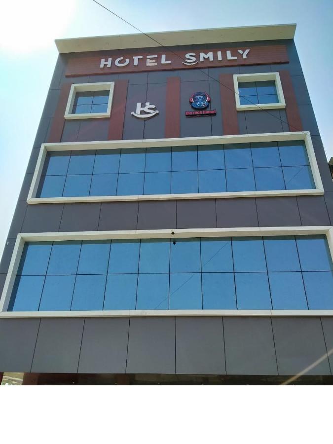 לודהיאנה Hotel Smily מראה חיצוני תמונה